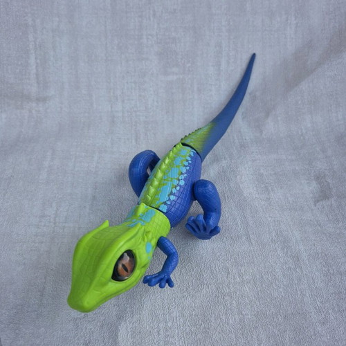 Zuru Robo Alive moving robo lizard blue-green like new