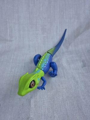Zuru Robo Alive moving robo lizard blue-green like new