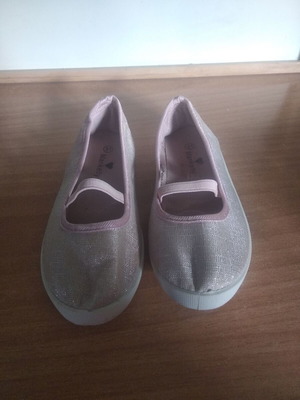 Παπούτσια Marikelly Νο 31 για κορίτσι, κρεμ-ασημί, σε άριστη κατάσταση