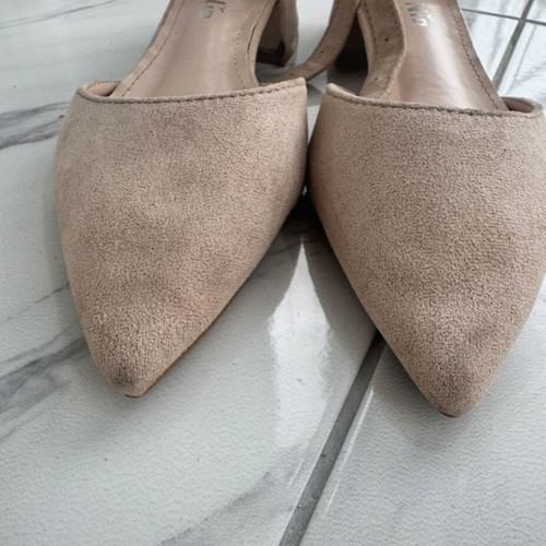 Beige pumps used size 36 with low heel and ankle strap