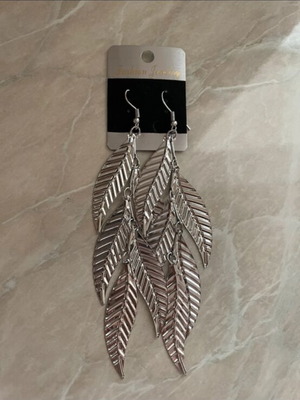 Long earrings new, 11.5 cm, gray