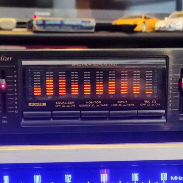 TEAC EQA-220 graphic equalizer and spectrum analyser