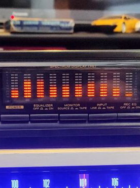 TEAC EQA-220 graphic equalizer and spectrum analyser