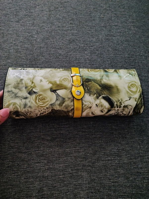 Τσάντα clutch με αλυσίδα, μαύρη και κίτρινη