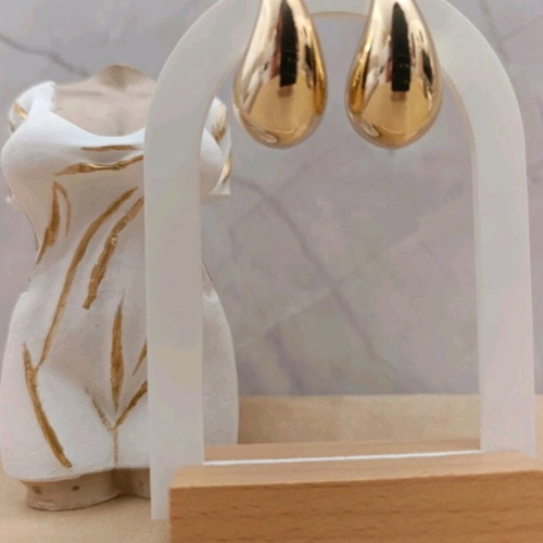 Gold Tear Drop Earrings like new