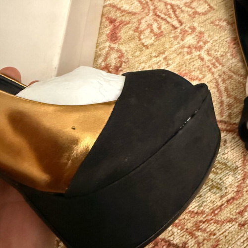 Schutz high heels genuine leather black with gold details new, size 36