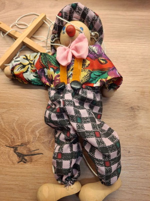Clown marionette like new