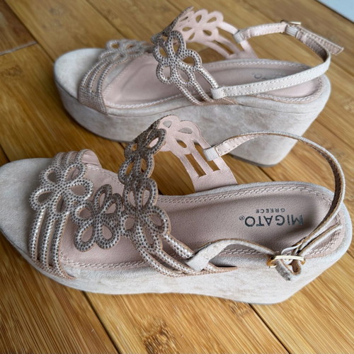 Migato Greece platform sandals size 37 like new, beige