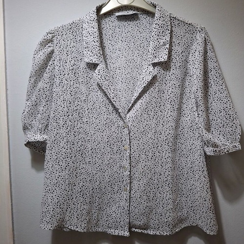 Pink Woman cropped shirt white with black polka dots like new, size Large