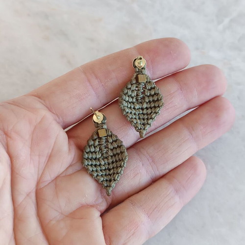 Macrame earrings like new, green