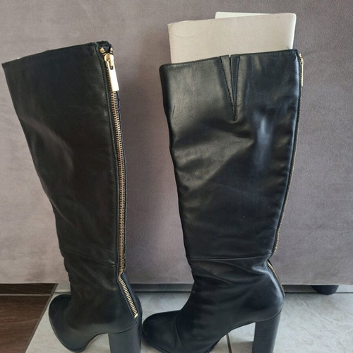 Women's black leather boots size 39 like new