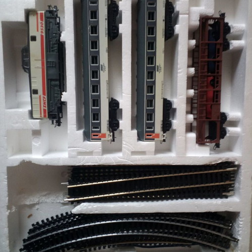 LIMA Railway Set like new, collectible with 2 engines and 8 meters track