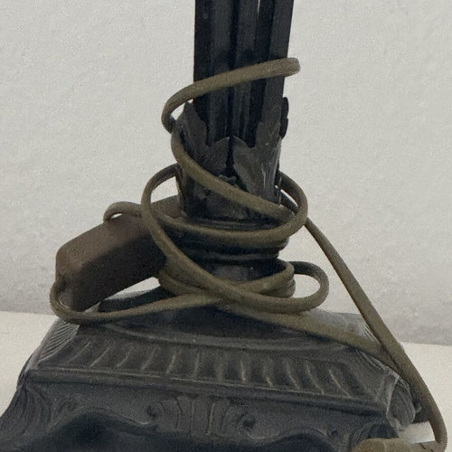 Table lamp like new, elegant home lighting
