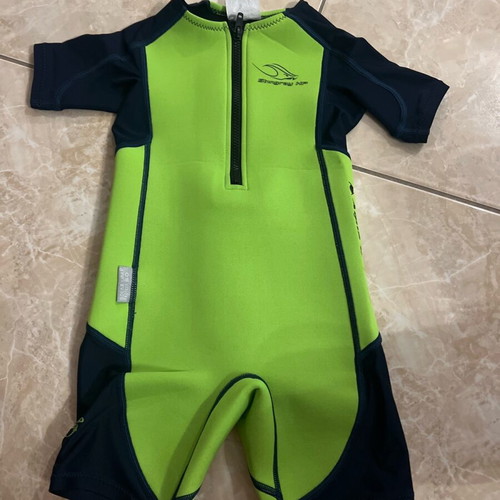 Aqua Sphere Stingray HP2 SS children's diving shorty with zip like new