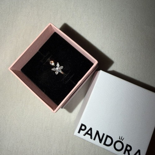 Pandora silver ring with flower design