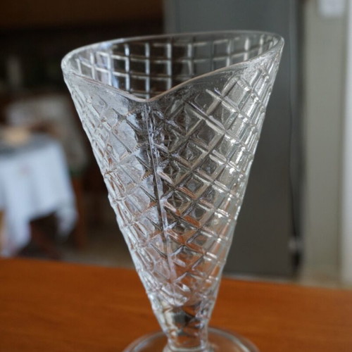 Set of 2 glass glasses with embossed design new