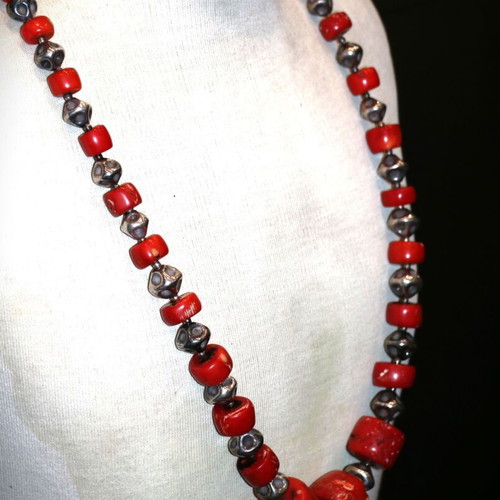 Long necklace with genuine red coral and sterling silver 925 new
