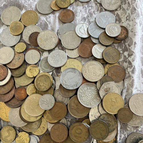 Lot of coins used, 2.9 kg from Europe Asia Oceania South America