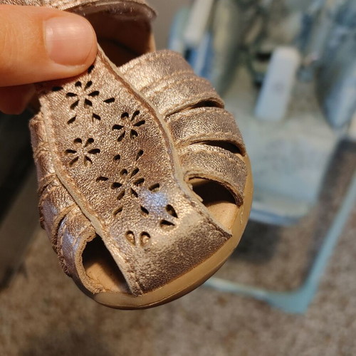 Bobux sandals used size 20 for girls pink metallic leather