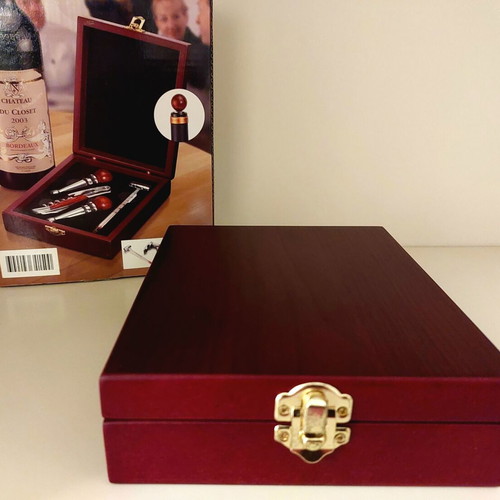 Wine accessory set luxury, new, wooden case 4 pieces