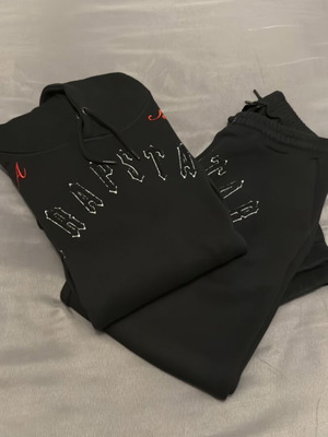 Trapstar It’s A Secret tracksuit Medium like new, black