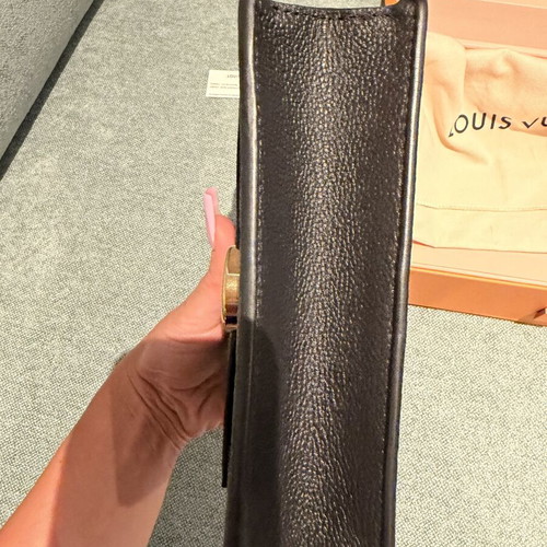Rosy Wallet on Chain Louis Vuitton new, black and gold