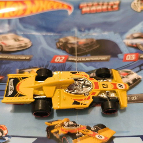 Hot Wheels mystery models Formula 1 and Formula flashback like new x2