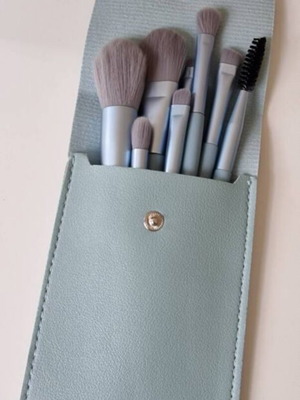 Makeup brush set 8 pieces new without tag