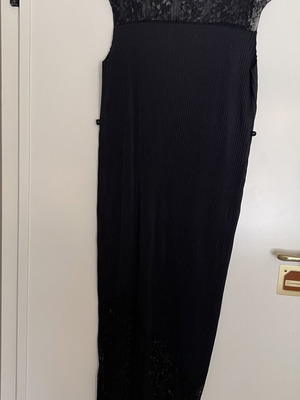 Long pleated dress black River Island like new, size M