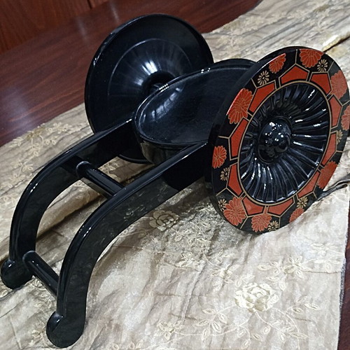 Vintage decorative base chariot style for vase or plant like new