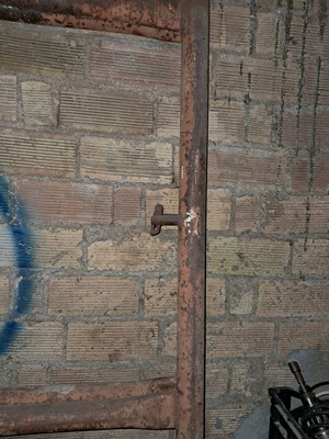 Σκαλωσιά οικοδομής μεταχειρισμένη 4 μέτρων με 3 μαδέρια και κλειδιά στήριξης