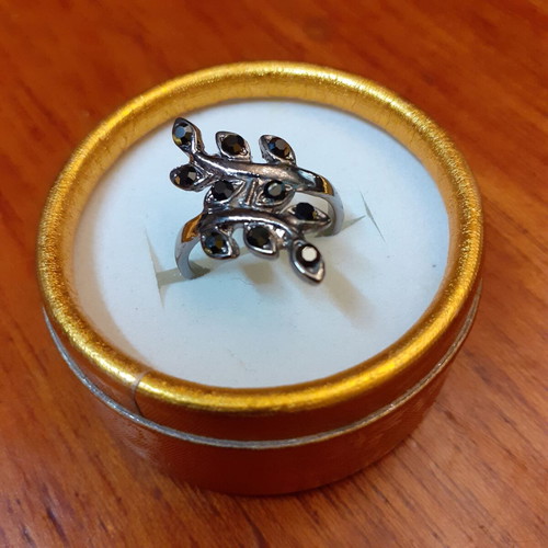 Metal ring used, faux bijoux