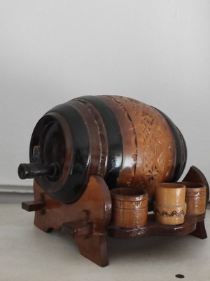 Wooden barrel with glasses like new, handmade from Czechia