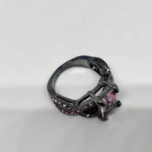 Ring with pink crystal and black base like new