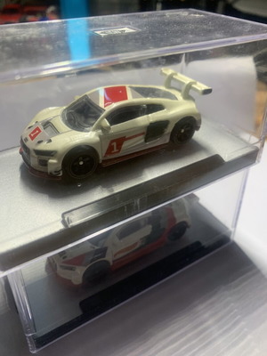 Hotwheels 1/64 R8 LMS used with cases