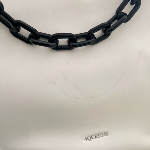4 Queens white shoulder bag used with black chain