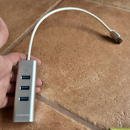 LENTION USB Hub 3-port USB 3.0 like new