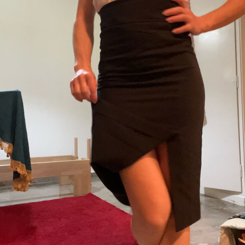 Black pencil style skirt like new Attrattivo