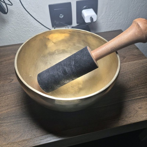Tibetan singing bowl medium to large size 22cm new