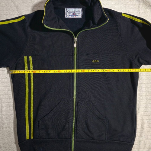 Unisex track jacket size M in excellent condition, black with fleece
