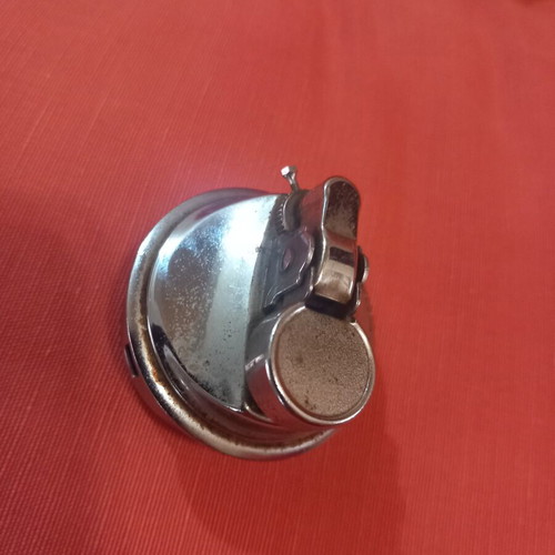 Vintage lighter used, partial function