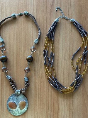 Set of 2 necklaces like new, silver and brown tones