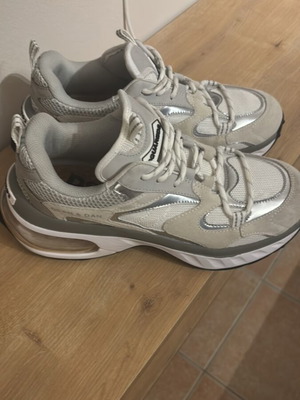 Dsquared2 men's athletic shoes like new, size 40, white and gray
