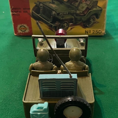 Lyra Jeep battery toy like new in box