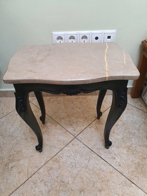 Coffee table with removable marble like new