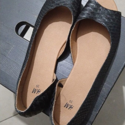 H&M black women's ballerina shoes, size 39