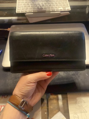 Calvin Klein wallet used, 12 visa slots, 5 money compartments, zip coin pocket black-blue