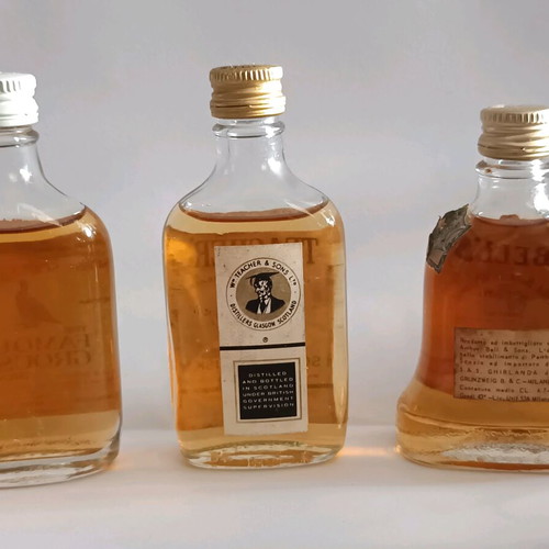 Miniature drinks like new, pack of 5 collectible bottles