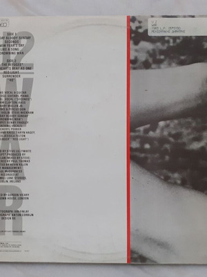 U2 - WAR (1983) VINYL- ΣΠΑΝΙΟ ΣΥΛΛΕΤΙΚΟ ΜΕ ΣΦΑΛΜΑ ΠΑΡΑΓΩΓΗΣ-ΙΔΙΑ ΕΤΙΚΕΤΑ -Β' ΠΛΕΥΡΑ-ΣΕ ΚΑΘΕ ΠΛΕΥΡΑ