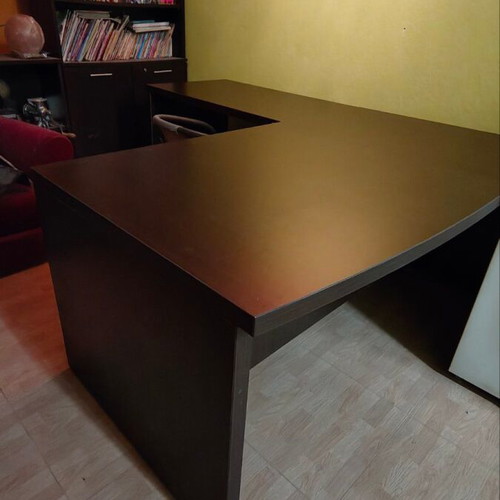 Orado Corner Desk like new, 2-piece modular design